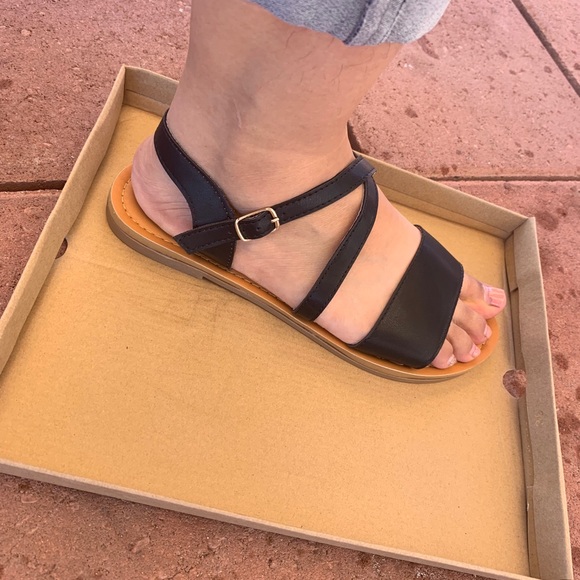 sandals - Picture 1 of 8